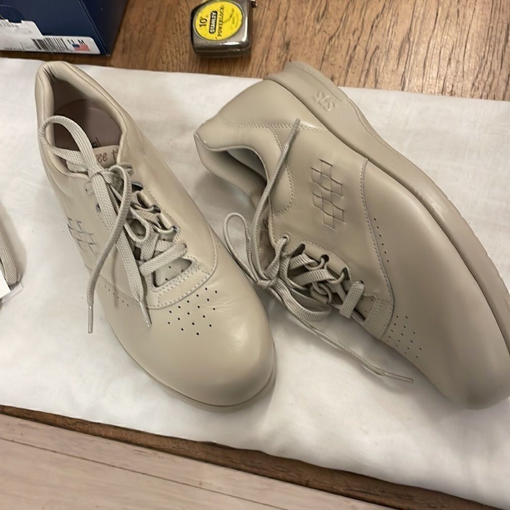 SAS CREAM COLORED SNEAKERS.  NEW